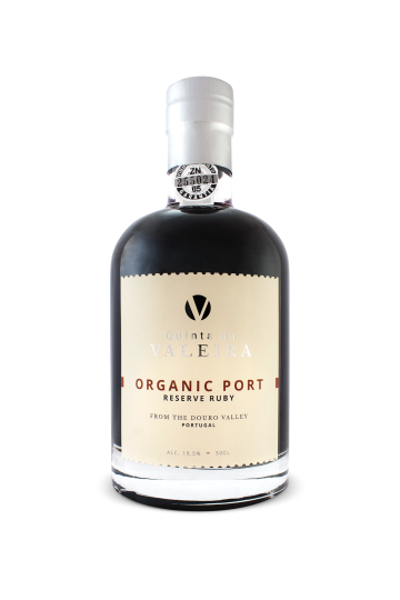 Quinta da valeira   organic   packshot   bg